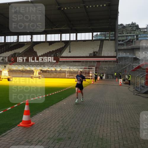 07.12.2025 - St. Pauli X-Mass-Run No. 15 Fabian Wolf http://msf.ph/oto/9360798 07.12.2025 09:50:13 Ziel 1896 meine-sportfotos.de