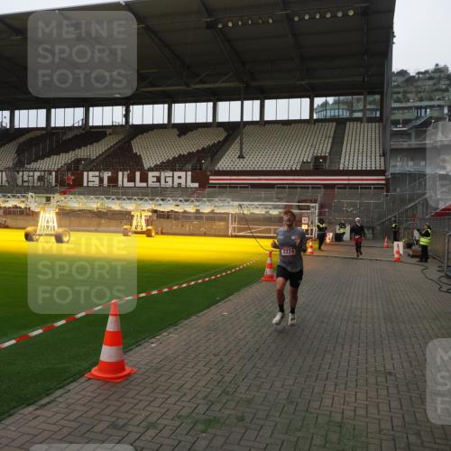 07.12.2025 - St. Pauli X-Mass-Run No. 15 Fabian Wolf http://msf.ph/oto/9360808 07.12.2025 09:50:58 Ziel 615, 2224 meine-sportfotos.de