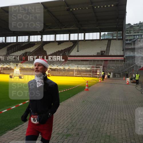 07.12.2025 - St. Pauli X-Mass-Run No. 15 Fabian Wolf http://msf.ph/oto/9360814 07.12.2025 09:51:03 Ziel 615, 2224 meine-sportfotos.de