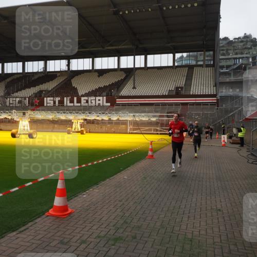 07.12.2025 - St. Pauli X-Mass-Run No. 15 Fabian Wolf http://msf.ph/oto/9360815 07.12.2025 09:51:15 Ziel 13, 615, 2135, 2646, 4273 meine-sportfotos.de