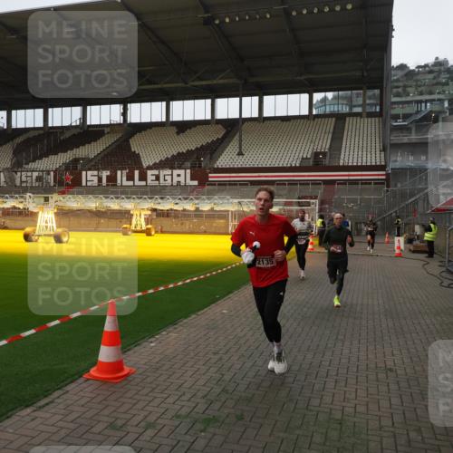07.12.2025 - St. Pauli X-Mass-Run No. 15 Fabian Wolf http://msf.ph/oto/9360818 07.12.2025 09:51:16 Ziel 13, 615, 1258, 2135, 2646, 3110, 4273 meine-sportfotos.de