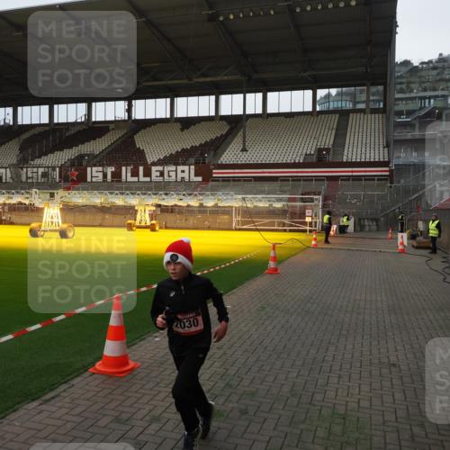 07.12.2025 - St. Pauli X-Mass-Run No. 15 Fabian Wolf http://msf.ph/oto/9360836 07.12.2025 09:51:23 Ziel 13, 1258, 2030, 2135, 2646, 3110, 4273 meine-sportfotos.de