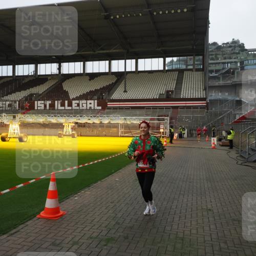 07.12.2025 - St. Pauli X-Mass-Run No. 15 Fabian Wolf http://msf.ph/oto/9360843 07.12.2025 09:51:36 Ziel 1117, 1258, 1893, 2030, 3110 meine-sportfotos.de