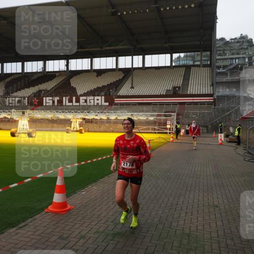 07.12.2025 - St. Pauli X-Mass-Run No. 15 Fabian Wolf http://msf.ph/oto/9360848 07.12.2025 09:51:43 Ziel 1117, 1893, 2178, 2494 meine-sportfotos.de