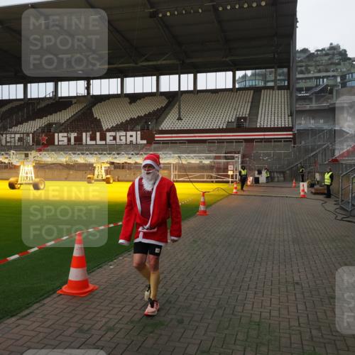 07.12.2025 - St. Pauli X-Mass-Run No. 15 Fabian Wolf http://msf.ph/oto/9360859 07.12.2025 09:51:51 Ziel 1117, 2178, 2494 meine-sportfotos.de