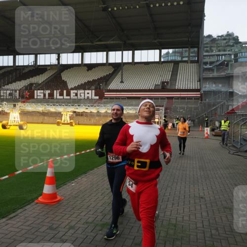 07.12.2025 - St. Pauli X-Mass-Run No. 15 Fabian Wolf http://msf.ph/oto/9360864 07.12.2025 09:52:26 Ziel 154, 195, 1296, 2034 meine-sportfotos.de