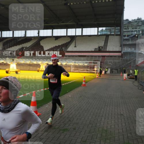 07.12.2025 - St. Pauli X-Mass-Run No. 15 Fabian Wolf http://msf.ph/oto/9360872 07.12.2025 09:52:33 Ziel 154, 195, 1052, 1296, 2034 meine-sportfotos.de