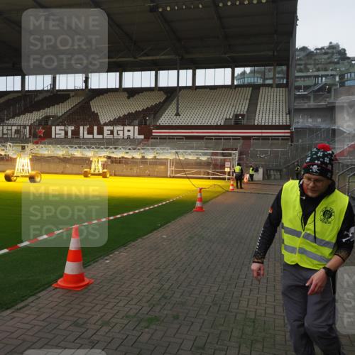 07.12.2025 - St. Pauli X-Mass-Run No. 15 Fabian Wolf http://msf.ph/oto/9360874 07.12.2025 09:52:35 Ziel 154, 195, 1052, 1296, 2034 meine-sportfotos.de