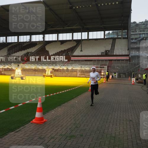 07.12.2025 - St. Pauli X-Mass-Run No. 15 Fabian Wolf http://msf.ph/oto/9360875 07.12.2025 09:52:48 Ziel 1052, 1241 meine-sportfotos.de