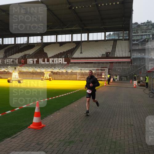 07.12.2025 - St. Pauli X-Mass-Run No. 15 Fabian Wolf http://msf.ph/oto/9360894 07.12.2025 09:53:08 Ziel 518, 937, 1874 meine-sportfotos.de