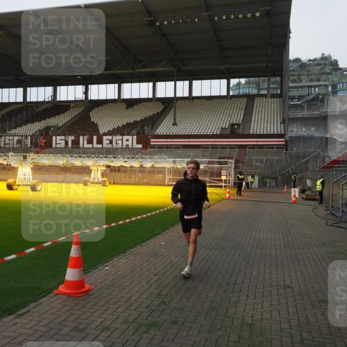 07.12.2025 - St. Pauli X-Mass-Run No. 15 Fabian Wolf http://msf.ph/oto/9360900 07.12.2025 09:53:18 Ziel 518, 3684 meine-sportfotos.de