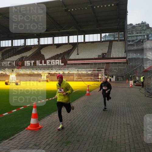 07.12.2025 - St. Pauli X-Mass-Run No. 15 Fabian Wolf http://msf.ph/oto/9360906 07.12.2025 09:53:34 Ziel 96, 115, 3684 meine-sportfotos.de