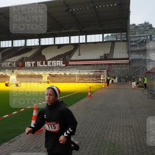 07.12.2025 - St. Pauli X-Mass-Run No. 15 Fabian Wolf http://msf.ph/oto/9360910 07.12.2025 09:53:35 Ziel 96, 115 meine-sportfotos.de