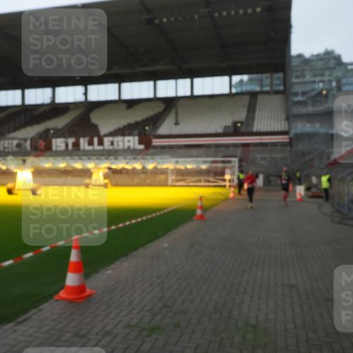 07.12.2025 - St. Pauli X-Mass-Run No. 15 Fabian Wolf http://msf.ph/oto/9360914 07.12.2025 09:53:44 Ziel 96, 115, 4050, 4061, 4062 meine-sportfotos.de