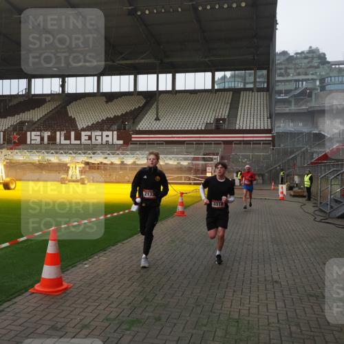 07.12.2025 - St. Pauli X-Mass-Run No. 15 Fabian Wolf http://msf.ph/oto/9360952 07.12.2025 09:54:28 Ziel 1375, 2036, 2133, 2209, 2900, 3310, 3338 meine-sportfotos.de