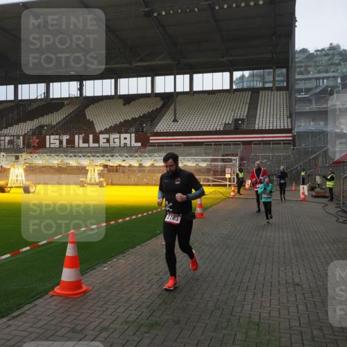 07.12.2025 - St. Pauli X-Mass-Run No. 15 Fabian Wolf http://msf.ph/oto/9360960 07.12.2025 09:54:43 Ziel 1649, 1655, 1722, 2133, 2209, 2703, 3310 meine-sportfotos.de