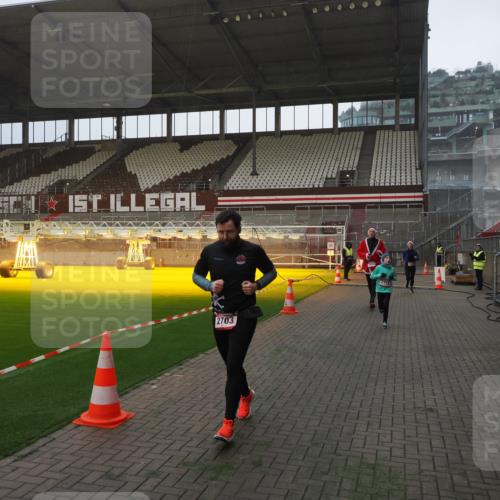 07.12.2025 - St. Pauli X-Mass-Run No. 15 Fabian Wolf http://msf.ph/oto/9360961 07.12.2025 09:54:44 Ziel 1649, 1655, 1722, 2133, 2209, 2703, 3310 meine-sportfotos.de