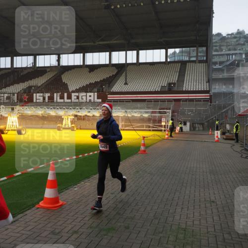 07.12.2025 - St. Pauli X-Mass-Run No. 15 Fabian Wolf http://msf.ph/oto/9360971 07.12.2025 09:54:48 Ziel 1649, 1655, 1722, 2703 meine-sportfotos.de
