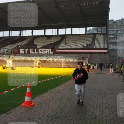 07.12.2025 - St. Pauli X-Mass-Run No. 15 Fabian Wolf http://msf.ph/oto/9360975 07.12.2025 09:55:02 Ziel 1649, 4088 meine-sportfotos.de