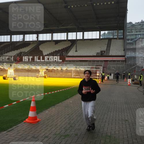 07.12.2025 - St. Pauli X-Mass-Run No. 15 Fabian Wolf http://msf.ph/oto/9360976 07.12.2025 09:55:03 Ziel 4088 meine-sportfotos.de