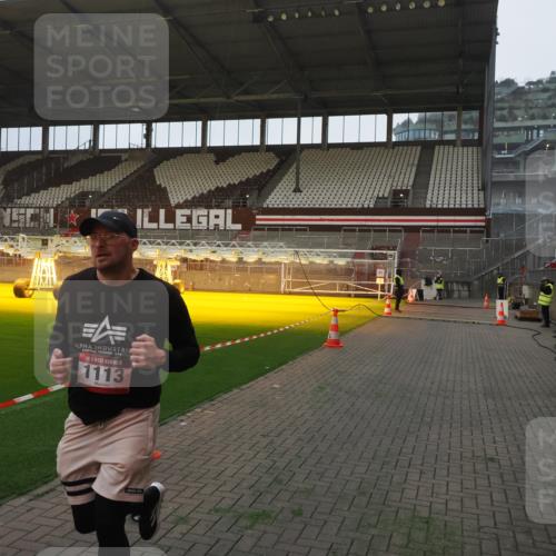 07.12.2025 - St. Pauli X-Mass-Run No. 15 Fabian Wolf http://msf.ph/oto/9360999 07.12.2025 09:55:20 Ziel 1101, 1113, 4087 meine-sportfotos.de