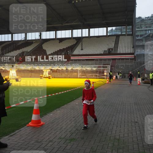 07.12.2025 - St. Pauli X-Mass-Run No. 15 Fabian Wolf http://msf.ph/oto/9361006 07.12.2025 09:55:50 Ziel 312, 1744, 3398 meine-sportfotos.de