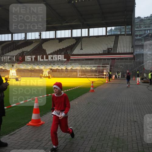 07.12.2025 - St. Pauli X-Mass-Run No. 15 Fabian Wolf http://msf.ph/oto/9361009 07.12.2025 09:55:51 Ziel 312, 1744, 3398 meine-sportfotos.de