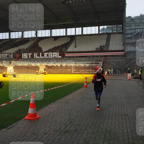 07.12.2025 - St. Pauli X-Mass-Run No. 15 Fabian Wolf http://msf.ph/oto/9361013 07.12.2025 09:55:57 Ziel 312, 3398 meine-sportfotos.de