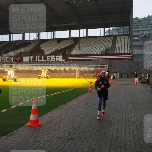 07.12.2025 - St. Pauli X-Mass-Run No. 15 Fabian Wolf http://msf.ph/oto/9361015 07.12.2025 09:55:57 Ziel 312, 3398 meine-sportfotos.de