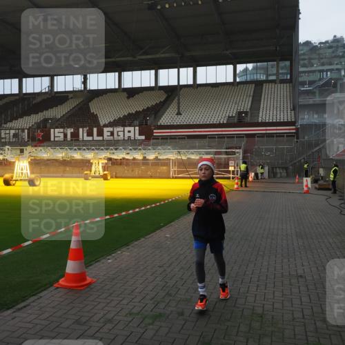 07.12.2025 - St. Pauli X-Mass-Run No. 15 Fabian Wolf http://msf.ph/oto/9361017 07.12.2025 09:55:58 Ziel 312, 3398 meine-sportfotos.de