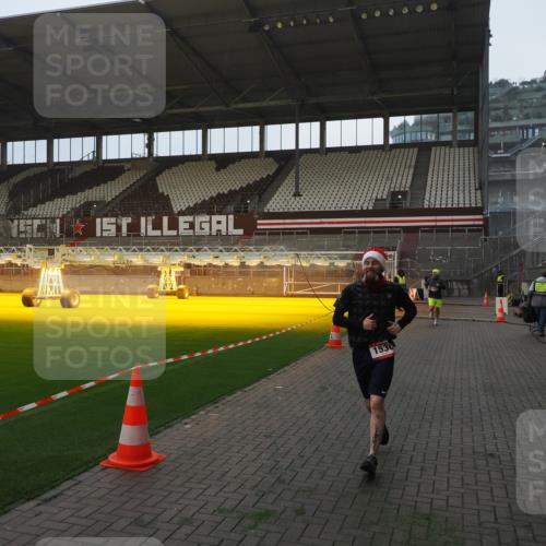 07.12.2025 - St. Pauli X-Mass-Run No. 15 Fabian Wolf http://msf.ph/oto/9361025 07.12.2025 09:56:11 Ziel 1483, 1530 meine-sportfotos.de