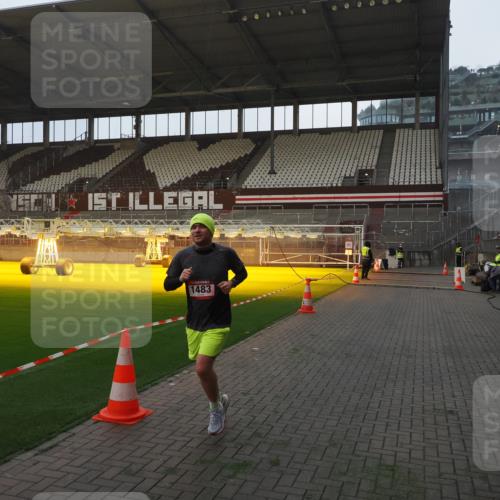 07.12.2025 - St. Pauli X-Mass-Run No. 15 Fabian Wolf http://msf.ph/oto/9361035 07.12.2025 09:56:15 Ziel 1483, 1530 meine-sportfotos.de