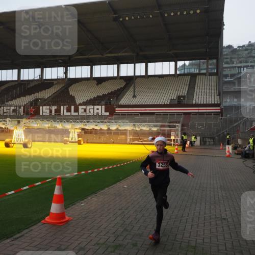 07.12.2025 - St. Pauli X-Mass-Run No. 15 Fabian Wolf http://msf.ph/oto/9361051 07.12.2025 09:56:30 Ziel 3255 meine-sportfotos.de
