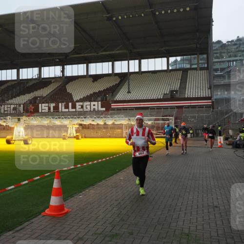 07.12.2025 - St. Pauli X-Mass-Run No. 15 Fabian Wolf http://msf.ph/oto/9361057 07.12.2025 09:56:42 Ziel 198, 662, 1165, 3255, 4208, 4209 meine-sportfotos.de