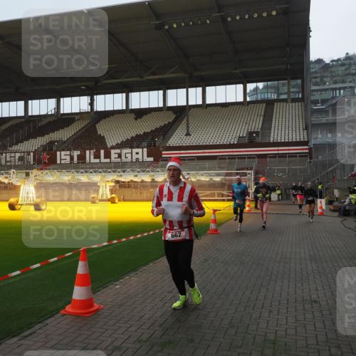 07.12.2025 - St. Pauli X-Mass-Run No. 15 Fabian Wolf http://msf.ph/oto/9361059 07.12.2025 09:56:42 Ziel 198, 662, 1165, 3255, 4208, 4209 meine-sportfotos.de