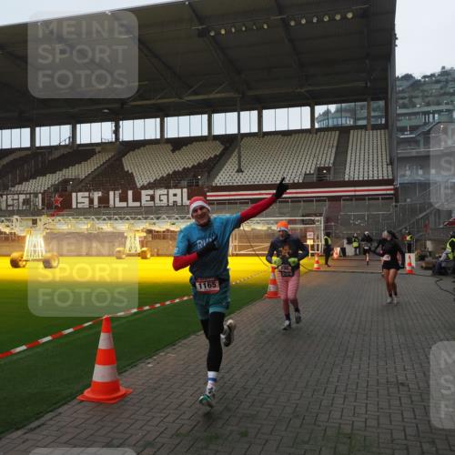 07.12.2025 - St. Pauli X-Mass-Run No. 15 Fabian Wolf http://msf.ph/oto/9361068 07.12.2025 09:56:44 Ziel 198, 662, 1116, 1165, 3255, 4208, 4209 meine-sportfotos.de