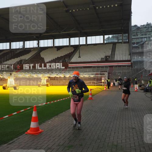 07.12.2025 - St. Pauli X-Mass-Run No. 15 Fabian Wolf http://msf.ph/oto/9361073 07.12.2025 09:56:45 Ziel 198, 662, 1116, 1165, 3255, 4208, 4209 meine-sportfotos.de