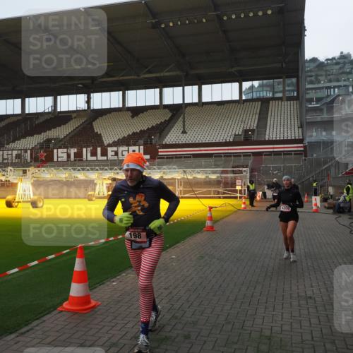 07.12.2025 - St. Pauli X-Mass-Run No. 15 Fabian Wolf http://msf.ph/oto/9361075 07.12.2025 09:56:45 Ziel 198, 662, 1116, 1165, 3255, 4208, 4209 meine-sportfotos.de