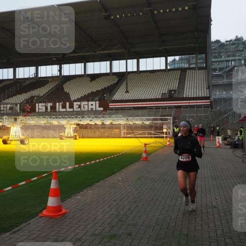 07.12.2025 - St. Pauli X-Mass-Run No. 15 Fabian Wolf http://msf.ph/oto/9361080 07.12.2025 09:56:46 Ziel 198, 662, 1116, 1165, 3255, 4208, 4209 meine-sportfotos.de