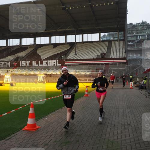 07.12.2025 - St. Pauli X-Mass-Run No. 15 Fabian Wolf http://msf.ph/oto/9361093 07.12.2025 09:56:51 Ziel 198, 497, 662, 1116, 1165, 2861, 4208, 4209 meine-sportfotos.de