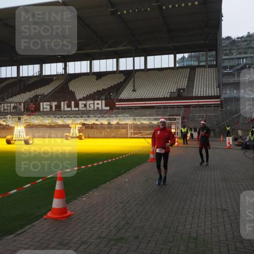07.12.2025 - St. Pauli X-Mass-Run No. 15 Fabian Wolf http://msf.ph/oto/9361101 07.12.2025 09:56:55 Ziel 198, 497, 662, 1116, 1165, 2861, 4208, 4209 meine-sportfotos.de