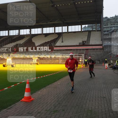 07.12.2025 - St. Pauli X-Mass-Run No. 15 Fabian Wolf http://msf.ph/oto/9361103 07.12.2025 09:56:56 Ziel 198, 497, 662, 1116, 1165, 2861, 4208, 4209 meine-sportfotos.de