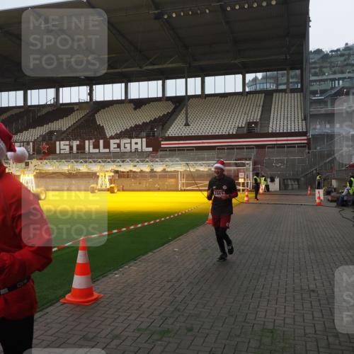 07.12.2025 - St. Pauli X-Mass-Run No. 15 Fabian Wolf http://msf.ph/oto/9361111 07.12.2025 09:56:57 Ziel 198, 497, 1116, 1165, 2861, 4208, 4209 meine-sportfotos.de