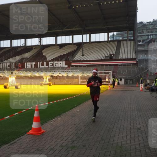 07.12.2025 - St. Pauli X-Mass-Run No. 15 Fabian Wolf http://msf.ph/oto/9361112 07.12.2025 09:56:57 Ziel 198, 497, 1116, 1165, 2861, 4208, 4209 meine-sportfotos.de