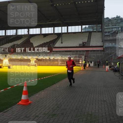 07.12.2025 - St. Pauli X-Mass-Run No. 15 Fabian Wolf http://msf.ph/oto/9361121 07.12.2025 09:57:08 Ziel 497, 2861, 3320 meine-sportfotos.de