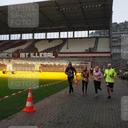 07.12.2025 - St. Pauli X-Mass-Run No. 15 Fabian Wolf http://msf.ph/oto/9361140 07.12.2025 09:57:28 Ziel 632, 1292, 1293, 1377, 1395, 2678, 4032 meine-sportfotos.de