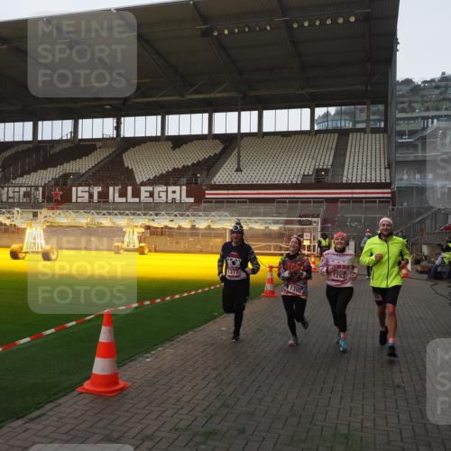 07.12.2025 - St. Pauli X-Mass-Run No. 15 Fabian Wolf http://msf.ph/oto/9361141 07.12.2025 09:57:28 Ziel 632, 1292, 1293, 1377, 1395, 2678, 4032 meine-sportfotos.de