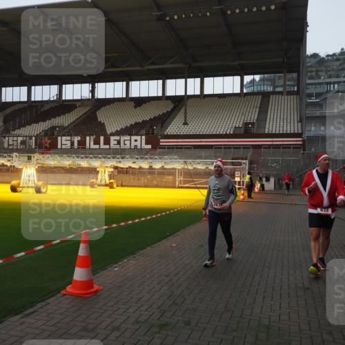 07.12.2025 - St. Pauli X-Mass-Run No. 15 Fabian Wolf http://msf.ph/oto/9361156 07.12.2025 09:57:36 Ziel 632, 1292, 1293, 1377, 1395, 2678 meine-sportfotos.de