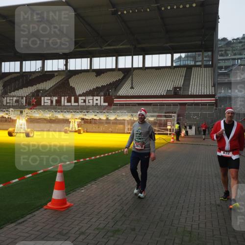 07.12.2025 - St. Pauli X-Mass-Run No. 15 Fabian Wolf http://msf.ph/oto/9361159 07.12.2025 09:57:37 Ziel 632, 1292, 1293, 1377, 1395, 2678 meine-sportfotos.de