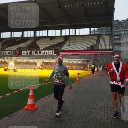 07.12.2025 - St. Pauli X-Mass-Run No. 15 Fabian Wolf http://msf.ph/oto/9361163 07.12.2025 09:57:38 Ziel 632, 1292, 1293, 1377, 1395, 2678, 2984 meine-sportfotos.de